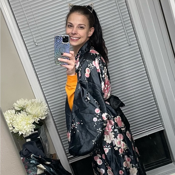 Posh Ambassador, Ren - Picture 1 of 4